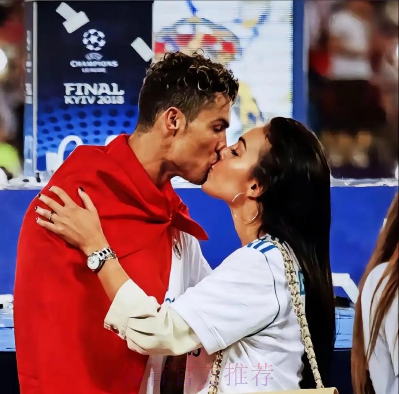 马卡:皇马从未考虑让C罗回归 谣言因球员回来训练 马卡:皇马从未考虑让C罗回归 谣言因球员回来训练